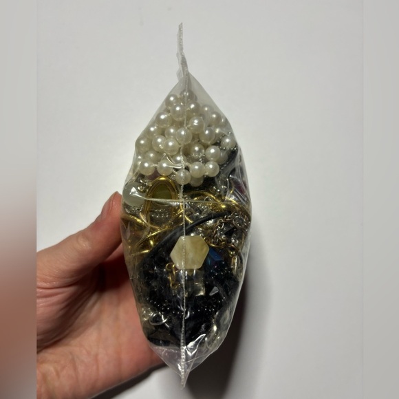 ✨ JEWELRY MYSTERY BAG – Vintage to Modern Mix | Surprise Selection ✨ - Picture 3 of 5